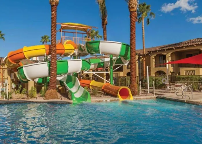 Enjoy Setting With Multiple Pools Including Adult Pool In 2bd Holiday home