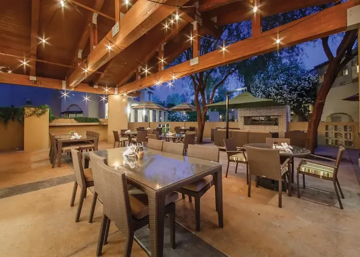 Enjoy Setting With Multiple Pools Including Adult Pool In 2bd Holiday home Scottsdale
